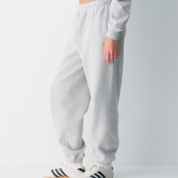 Cozy Sweatfleece Mega Jogger Size Small - Picture 2 of 5